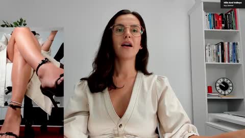 Elle  online show from September 23, 11:08 am