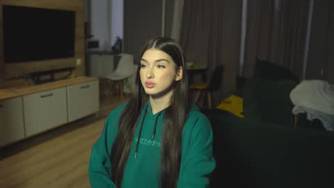 Leila online show from December 10, 11:00 am