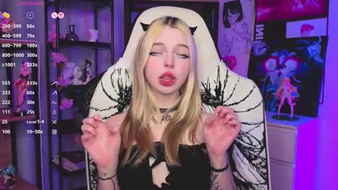 Leila online show from November 15, 4:08 pm