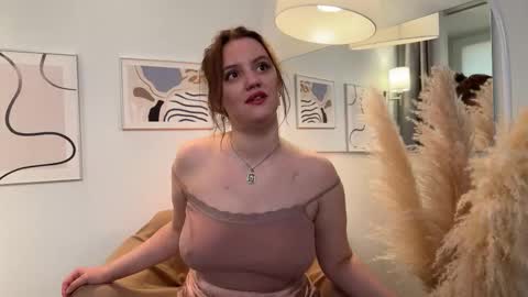 Lela online show from October 18, 1:36 pm