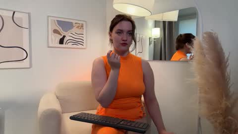 Lela online show from October 8, 2:10 pm