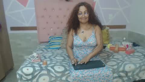 lena_lawson online show from December 12, 7:59 pm