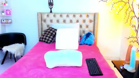 Lena  online show from November 19, 3:01 pm