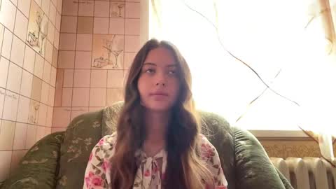 Hellomy name is Lennieits my first day here nice to meet you Give me 50 thumbs ups online show from June 1, 7:32 am