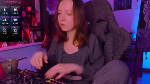 leona online show from April 27, 7:00 pm