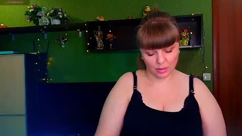 Leona tracie online show from February 21, 8:42 pm