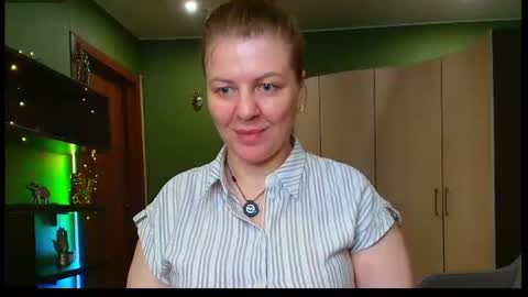Leona tracie online show from July 6, 8:11 pm