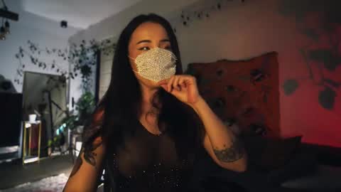 Snapshot of leonamell chatting on October 8, 1:32 am Leo online show from October 8, 1:32 am