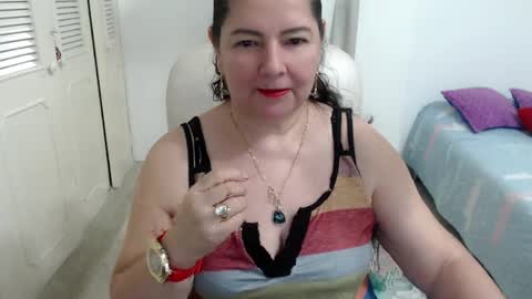 leonela   online show from April 6, 12:21 am