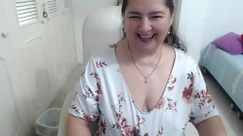 leonela   online show from April 13, 8:37 am