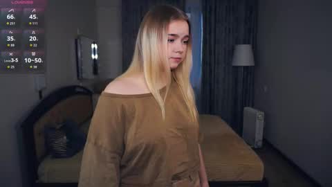 Snapshot of leotafredericks chatting on October 20, 5:10 am Hello everyone Im Lora Its my first day Were going to have fun together online show from October 20, 5:10 am
