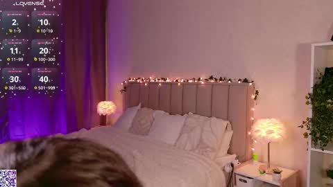 Nicole Moore online show from November 17, 4:30 pm