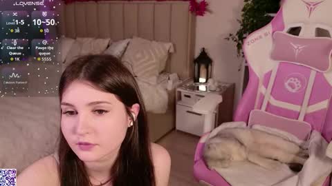 Nicole Moore online show from October 25, 2:46 pm