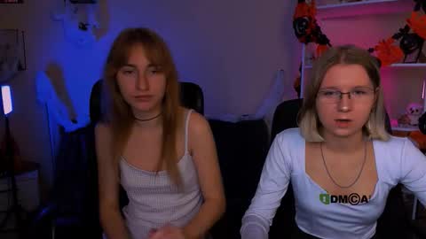 leslie_bird online show from October 28, 9:48 am