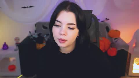 Snapshot of leslierowe chatting on October 19, 5:26 pm LeslieRowe online show from October 19, 5:26 pm