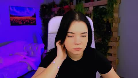 LeslieRowe online show from December 5, 12:17 pm