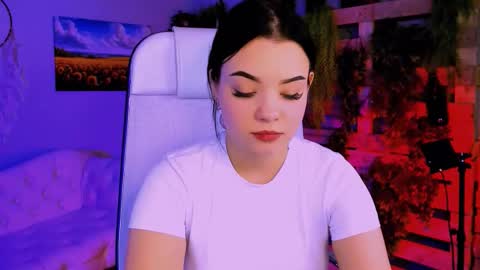 Snapshot of leslierowe chatting on October 20, 8:45 pm LeslieRowe online show from October 20, 8:45 pm