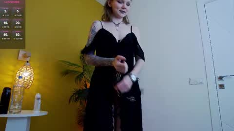 Snapshot of lessysweety chatting on October 14, 3:42 am Lessy online show from October 14, 3:42 am