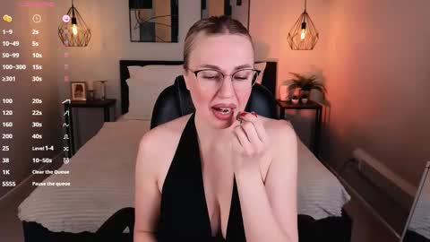 Lexy - Follow me online show from November 27, 7:00 am