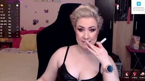 Snapshot of lexygold chatting on February 8, 12:39 pm Lexy online show from February 8, 12:39 pm