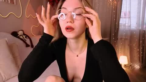 Lily online show from March 3, 5:46 am