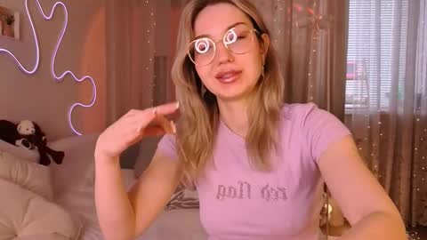 Lily online show from March 9, 7:11 am