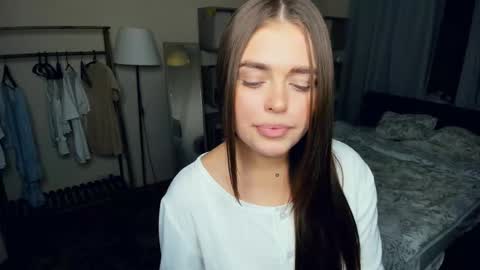 Mira online show from October 15, 8:11 pm