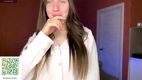 Adeline Di or just cute girl3 online show from February 4, 7:28 pm