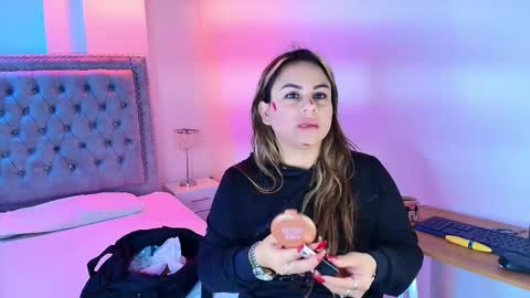 Lia  online show from February 25, 3:38 am