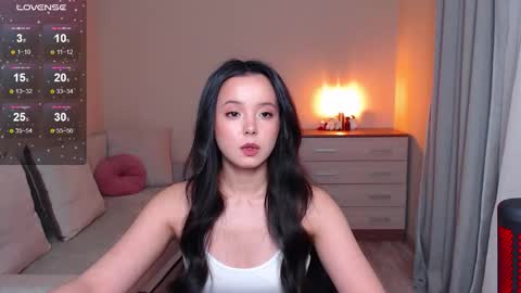 L I A online show from November 25, 5:04 pm