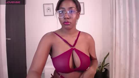 Snapshot of lia_rouseyy chatting on October 25, 3:47 am lia rouseyy online show from October 25, 3:47 am