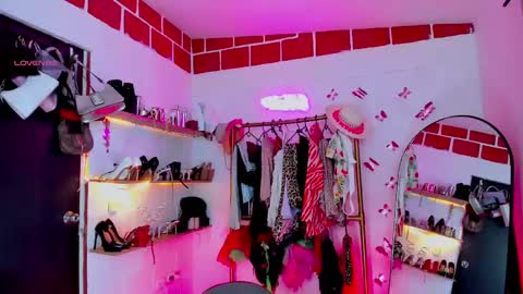 ExXxotic online show from February 25, 9:15 pm