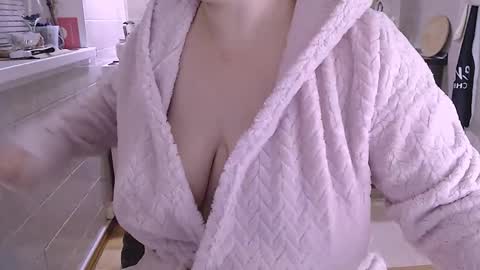 Snapshot of liahsofty chatting on September 28, 10:04 pm miss Lia  colection for travel online show from September 28, 10:04 pm