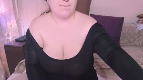 Snapshot of liahsofty chatting on March 9, 4:33 pm miss Lia  colection for travel online show from March 9, 4:33 pm