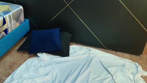 L I A M O N R O E online show from November 19, 1:55 pm