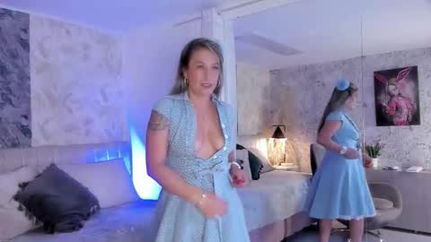 Lian online show from November 15, 10:00 pm