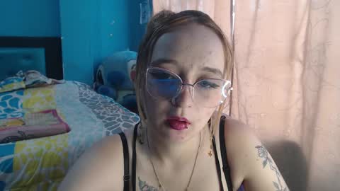 Lia Roberts online show from February 4, 12:00 pm