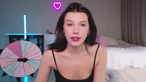 Lia online show from December 3, 8:00 pm