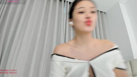 Snapshot of liavee chatting on February 26, 1:25 am Lia online show from February 26, 1:25 am