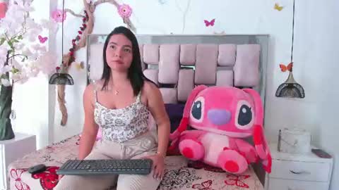 liawells_ online show from June 25, 1:24 pm