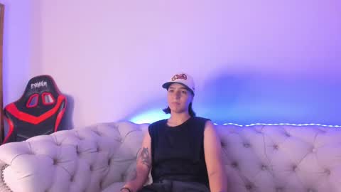 liiam_smith_ online show from January 8, 11:43 am