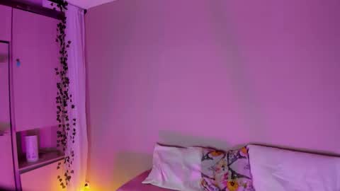         online show from November 25, 11:45 am