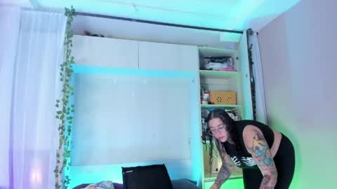         online show from April 11, 11:36 am