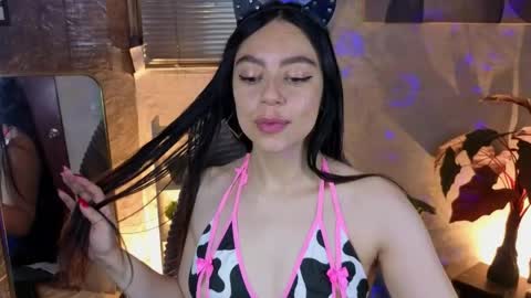 liisa_thompson_ online show from June 2, 1:45 pm