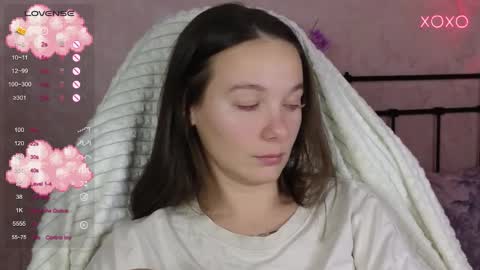 Snapshot of lil_luna_x chatting on October 23, 1:39 pm little moon online show from October 23, 1:39 pm