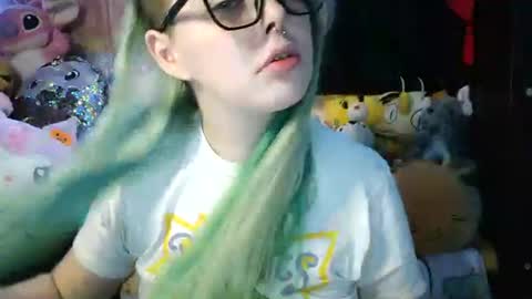 Snapshot of lilemmy1999 chatting on December 19, 4:57 pm emily ryanson online show from December 19, 4:57 pm