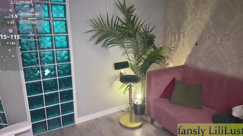 Snapshot of lili_01 chatting on February 24, 9:19 am Lili online show from February 24, 9:19 am