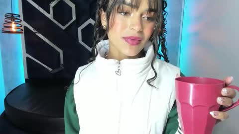 lili_evanss online show from November 13, 12:37 pm