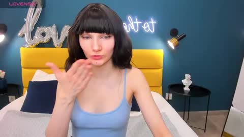 Snapshot of lili_flowerr chatting on February 26, 2:08 am Lilli follow me kiss online show from February 26, 2:08 am