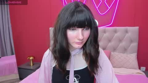 Snapshot of lili_flowerr chatting on February 20, 9:00 am Lilli follow me kiss online show from February 20, 9:00 am
